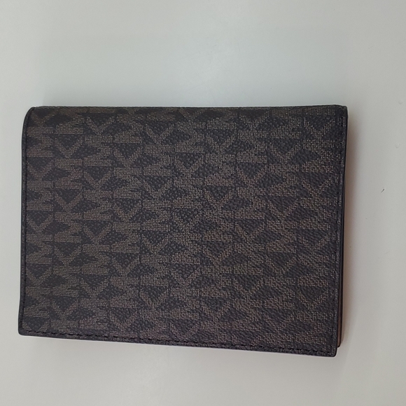 Michael Kors Passport Wallet - Picture 3 of 4